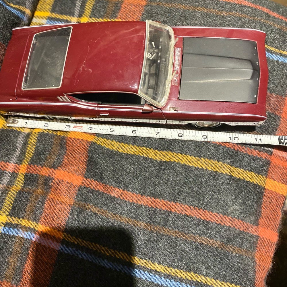 Classic Maroon Diecast Model Car - Picture 5 of 5